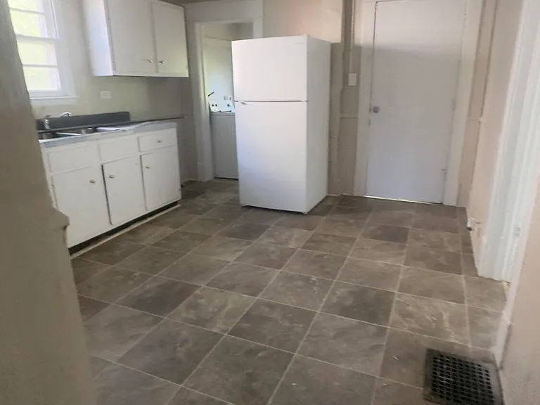 1719 Orange Ave NW — Photo 3