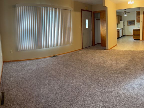 5th image of 740 W 9th St