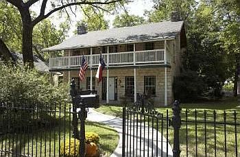 1st image of 8 Chisholm Trl