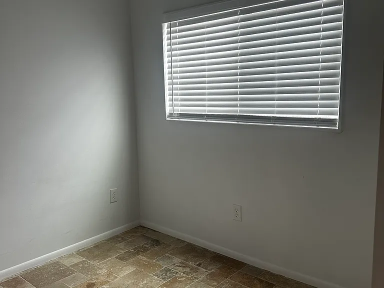 520 W Leann Ln — Photo 11