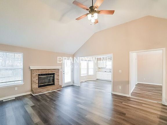 5th image of 914 SW Foxtail Dr