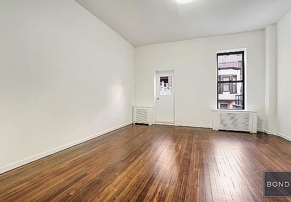 3rd image of 35 E 65th St APT 1B