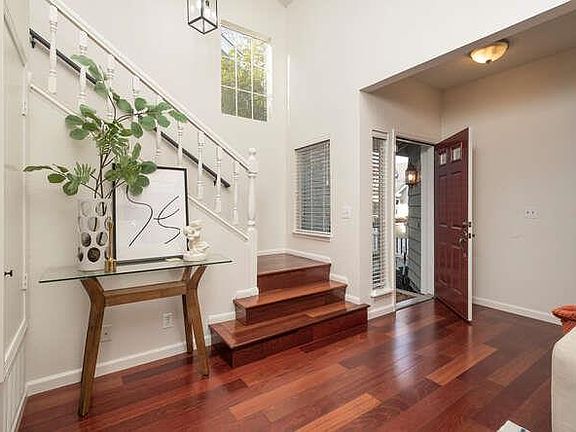 3rd image of 316 Sea Cliff Ln