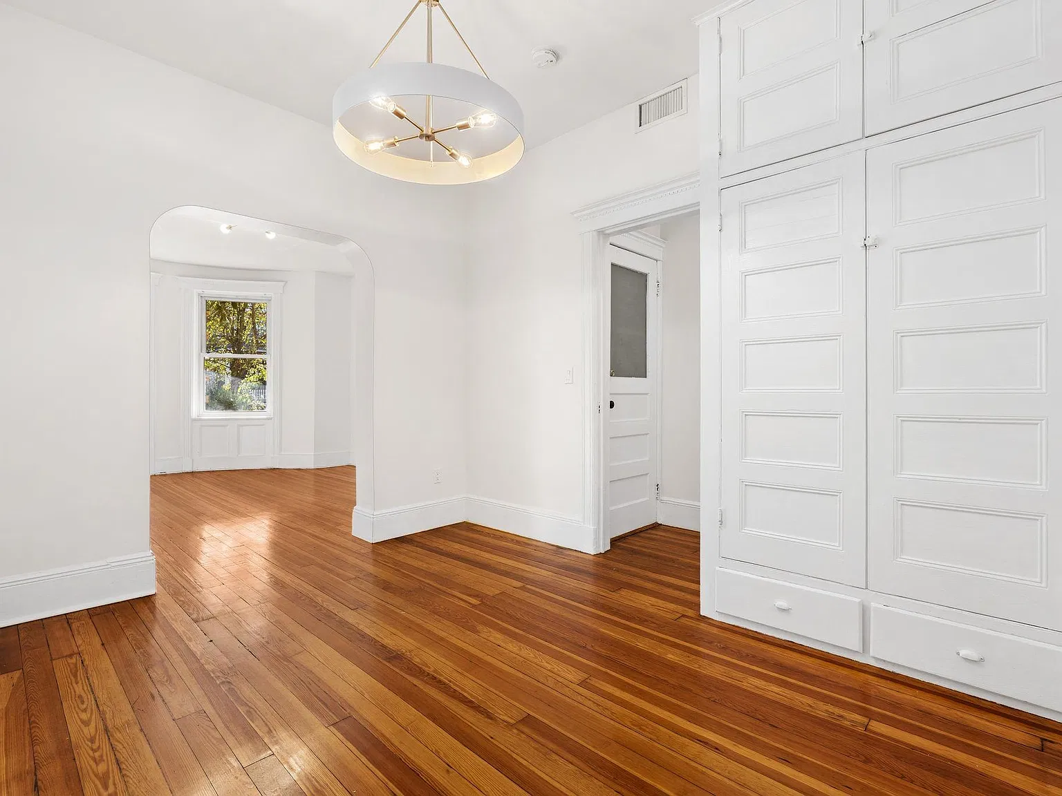 2 bed, 1.0 bath, $3,400 — Photo 4