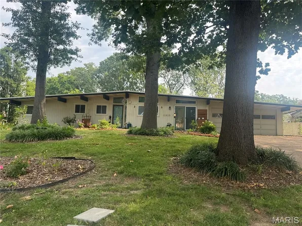 11615 Serama Dr, Saint Louis, MO 63131