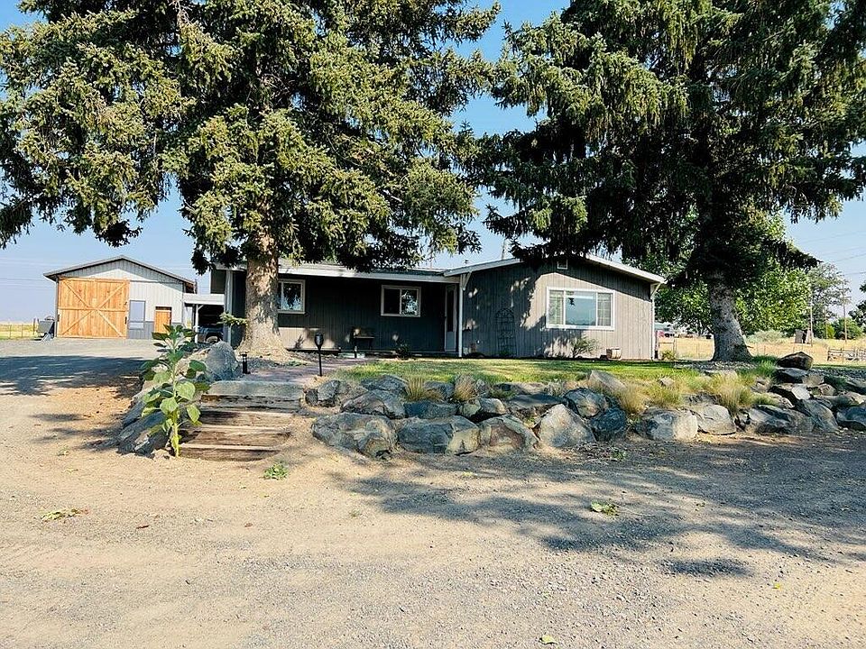 1st image of 2559 NE Cora Dr