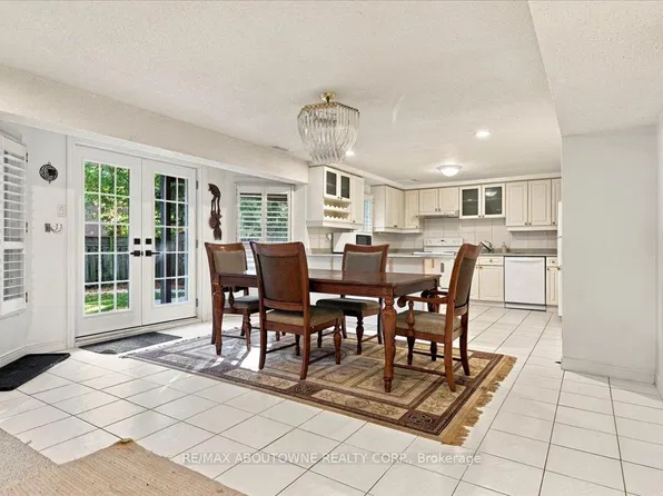 1374 Heritage Way, Oakville, ON L6M 3C9