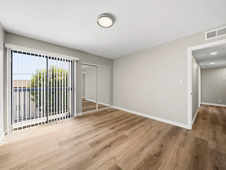 541 N 6th St #F — Photo 18
