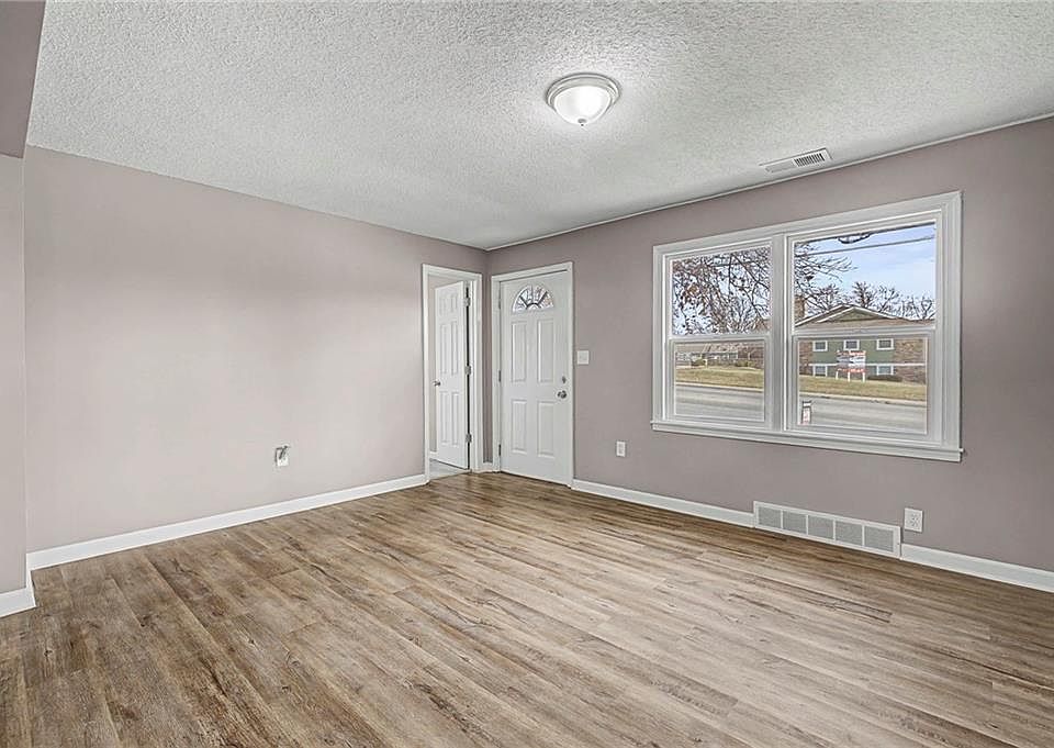 5800 N Antioch Rd, Kansas City, MO 64119 | Zillow