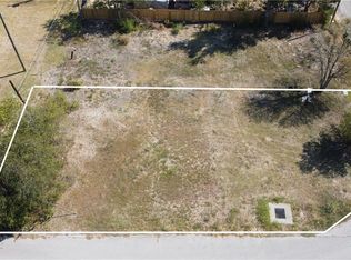 1018 W 1st St, Taylor, TX 76574