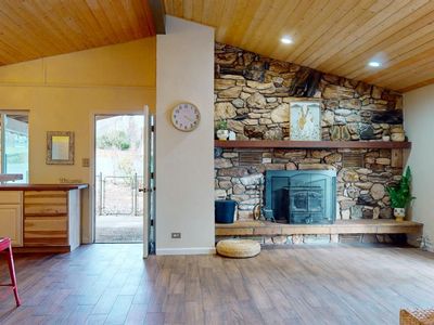 10128 Mills Rd, Grass Valley, CA, 95945
