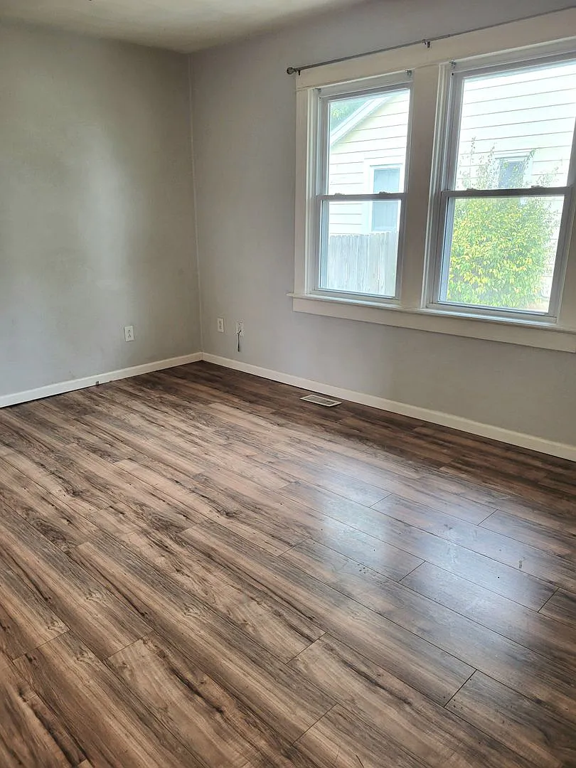 Updated and rent ready...450 Hamilton, Wood River — Photo 4