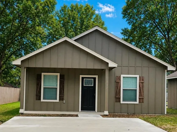 305 E Waring St, Dayton, TX 77535
