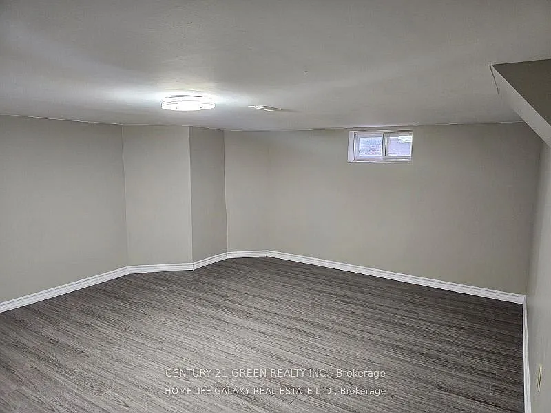 4 bed, $2,100 — Photo 2