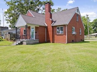 406 Hawthorne Dr, Carmi, IL 62821