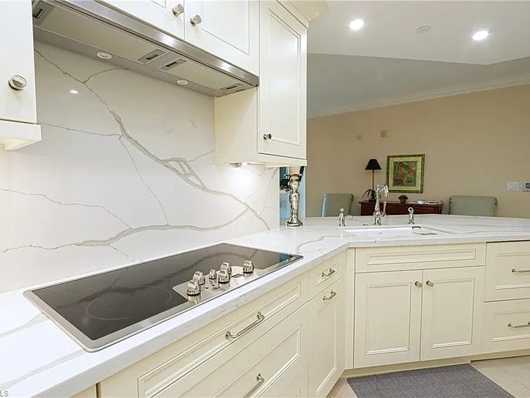 60 Seagate Dr #402 — Photo 9