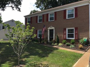 1120 Treeside Ln, Herndon, VA 20170
