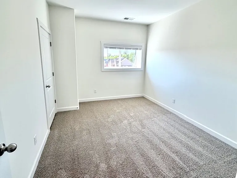 4871 Chatelet Dr — Photo 21