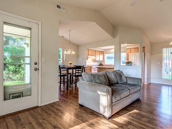 5th image of 5107 NE 72nd Cir