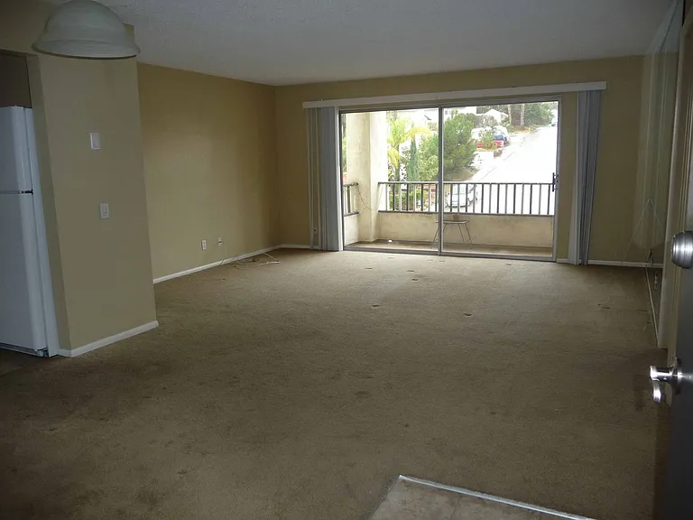 2530 Clairemont Dr #204 — Photo 2
