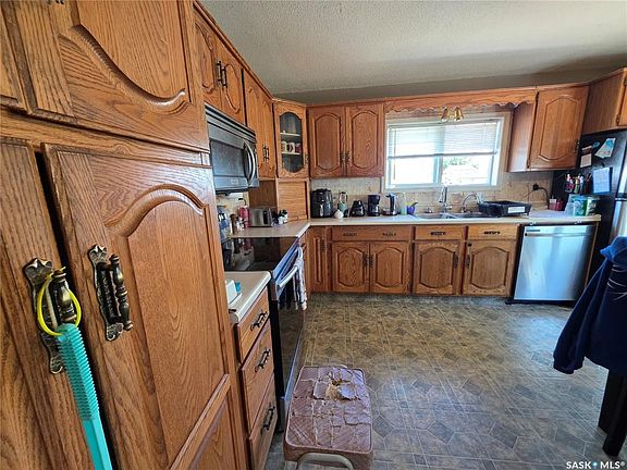 3rd image of 1328 Herbert AVENUE