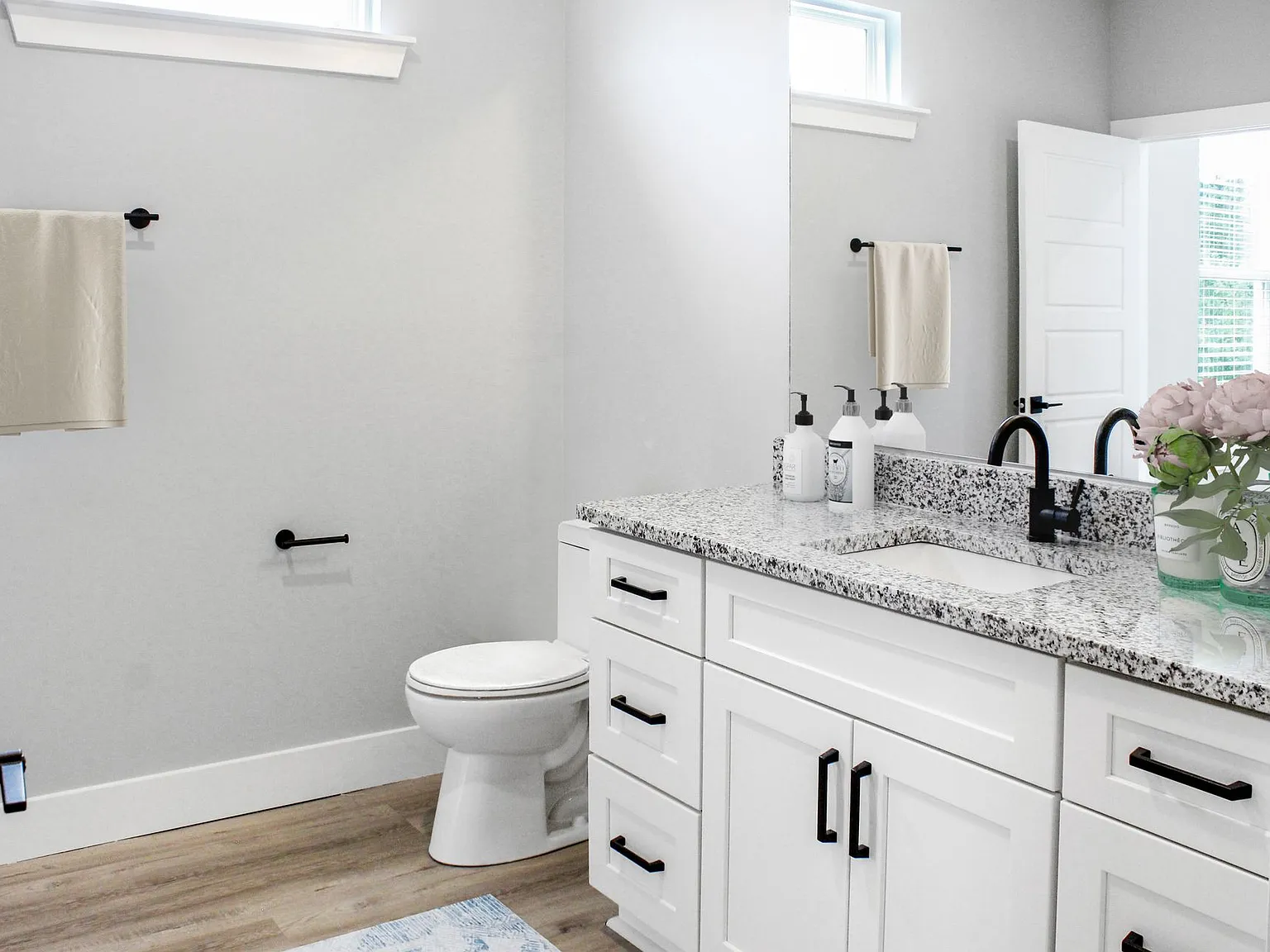 Pine Village Apartments — Photo 4
