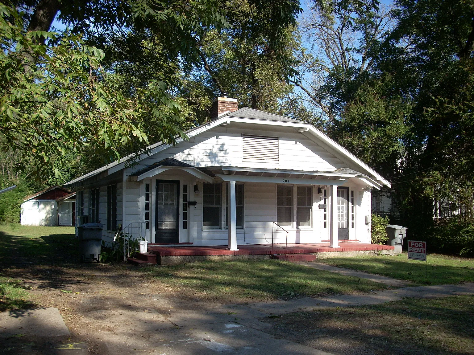 204 Oak St — Photo 1