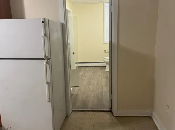 30 Saint Jerome Ave #2R, Holyoke, MA 01040