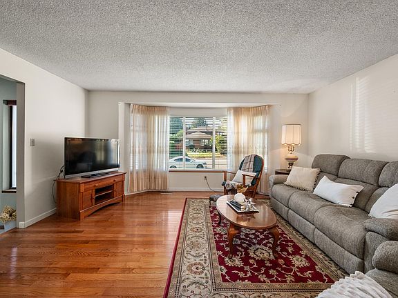 2nd image of 6426 Wade Rd