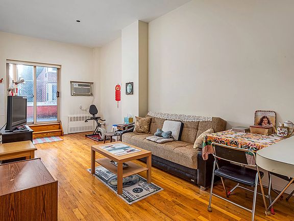 2nd image of 6120 Woodside Ave APT 1Y