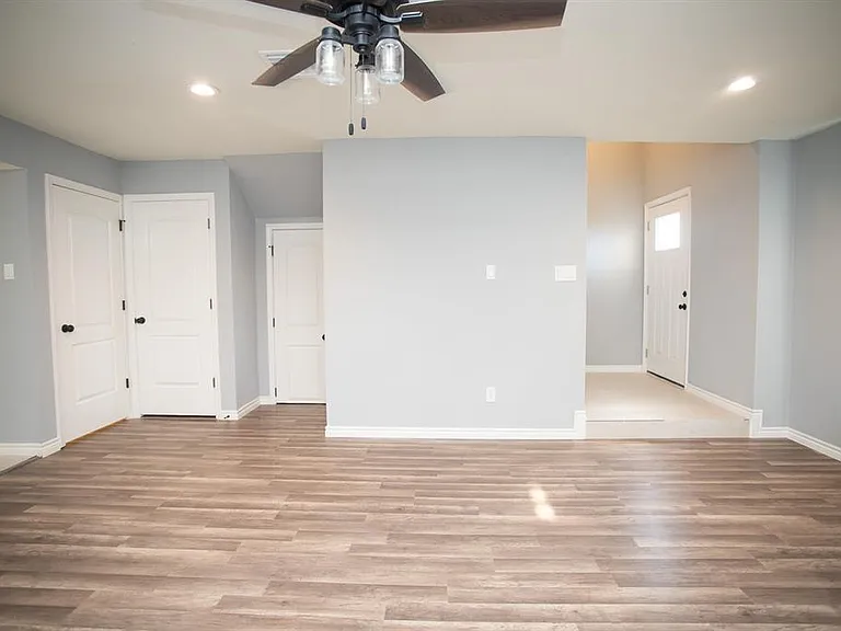5821 Sunforest Dr — Photo 9