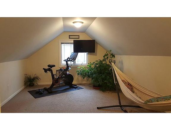 5th image of 272 Castle Ave