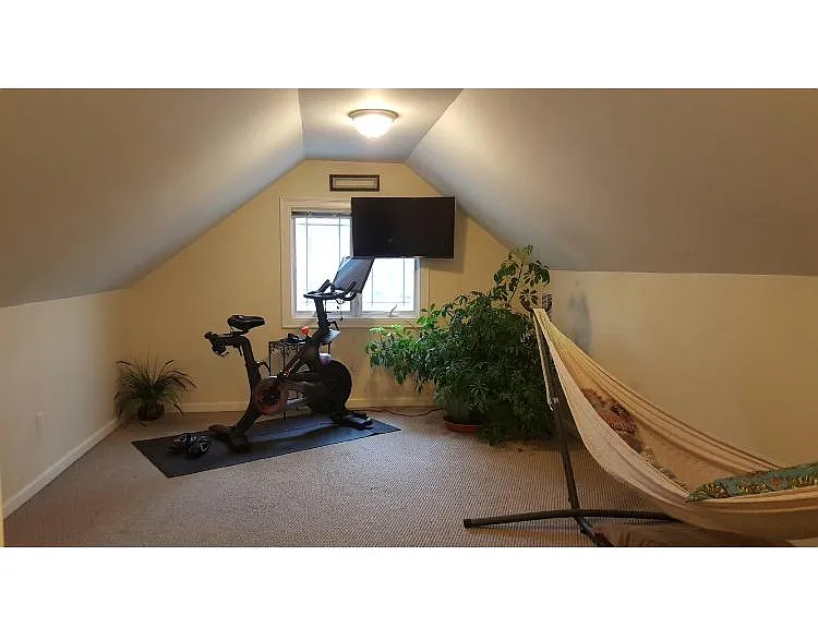 272 Castle Ave — Photo 5