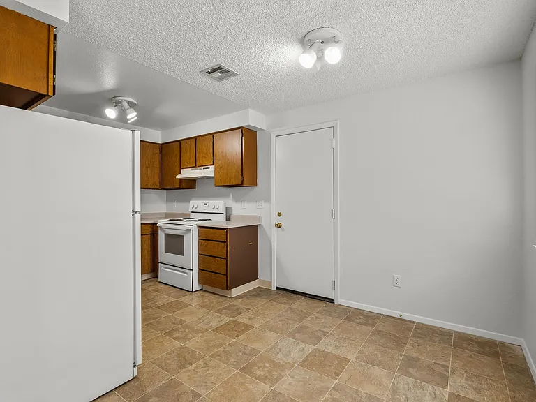 2056 S Division Ave — Photo 20