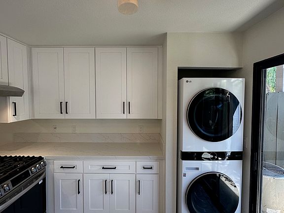 modern kitchen with new appliances. quartz countertops. soft close drawers.