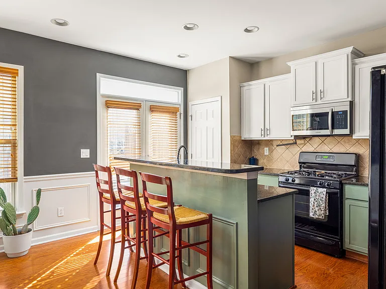 813 Charles Bank Ave SE — Photo 12
