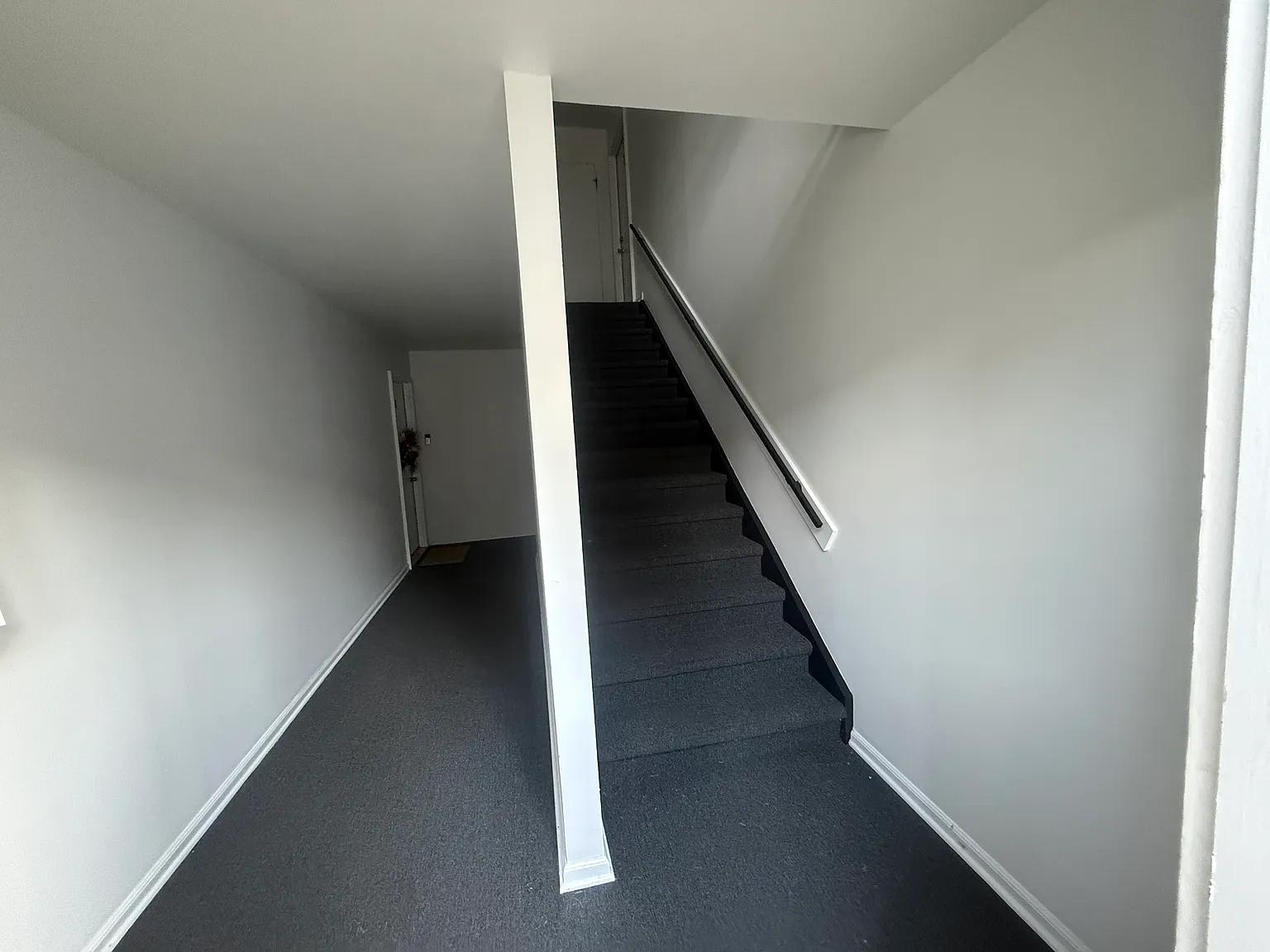 2 bed, 914 sqft, $1,350 — Photo 2