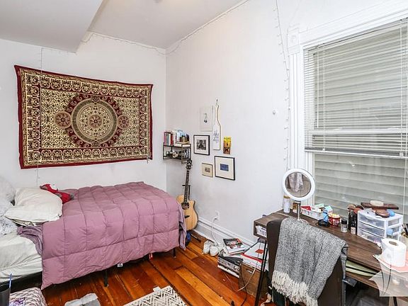 4th image of 3216 N Kenmore Ave