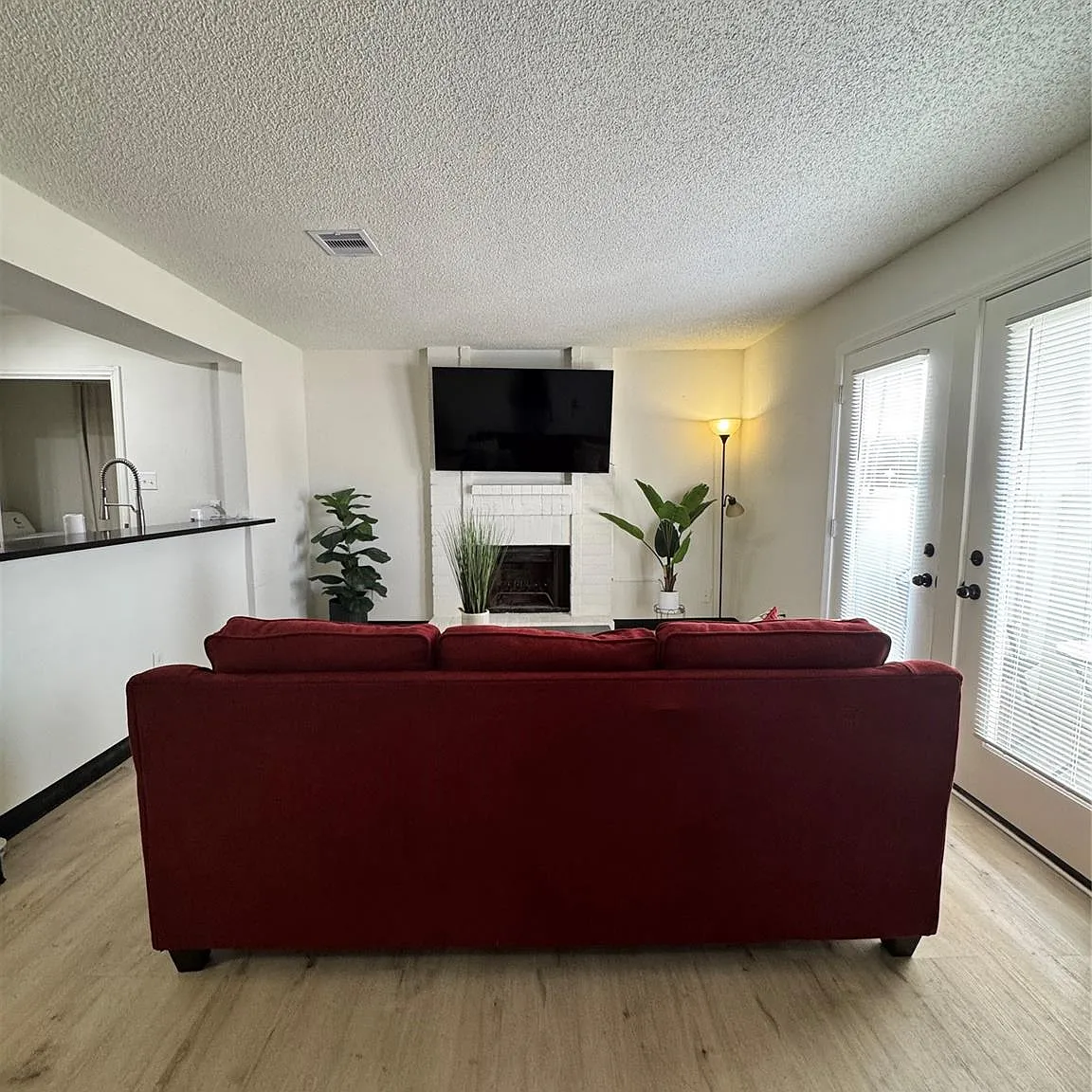 2 bed, 2.0 bath, 934 sqft, $1,550 — Photo 2