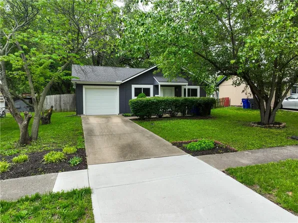 415 W Poplar St, Olathe, KS 66061