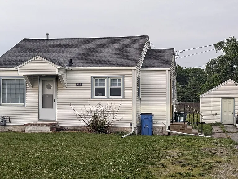 239 S Evans Rd — Photo 1