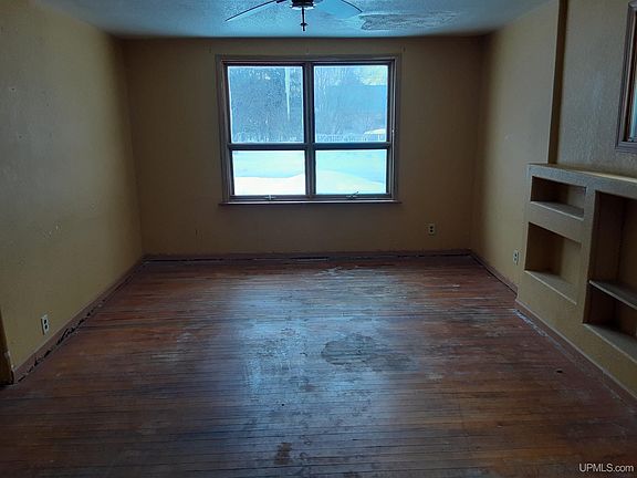 5th image of 1022 & 1024 N Douglas Blvd