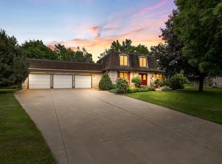2999 Stinson Ct, New Brighton, MN 55112