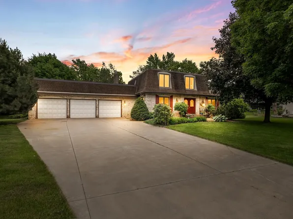 2999 Stinson Ct, New Brighton, MN 55112
