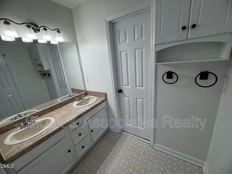 4125 Cobble Ct — Photo 9