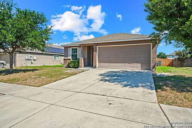 320 Lonestar Gait — Photo 1