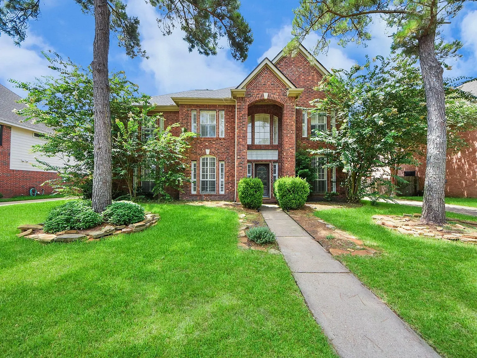 5 bed, 3.5 bath, 3206 sqft, $2,800 — Photo 2