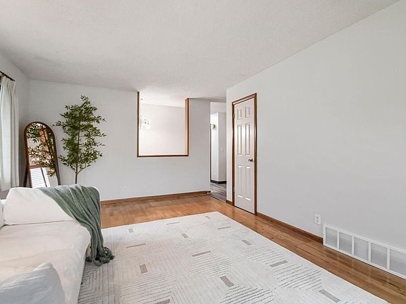 4th image of 769 Englewood Ave