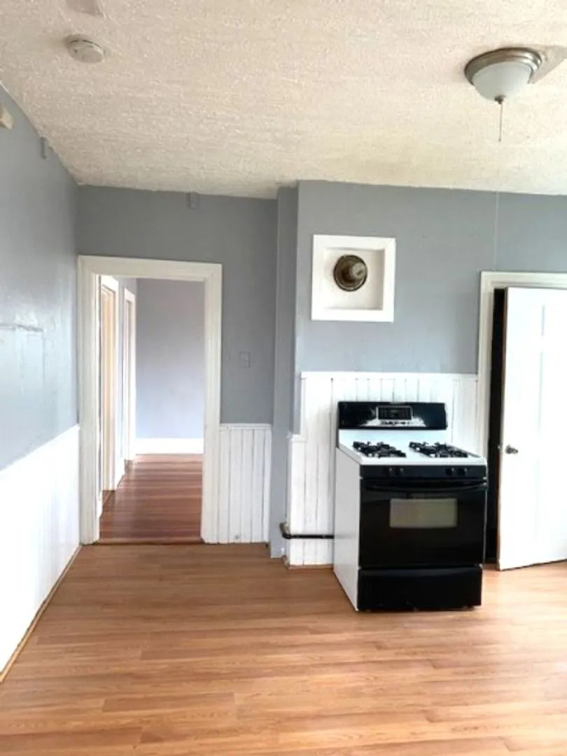 4 Osborn Street — Photo 1