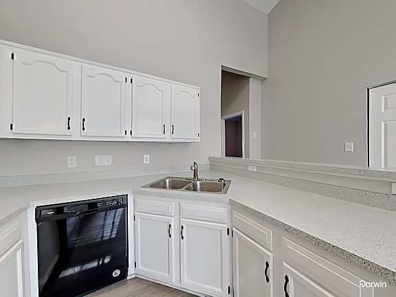 2nd image of 423 Cottonwood Park Dr